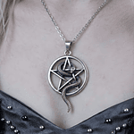 Collar Pentagrama Con Serpiente Acero Macizo Plateado