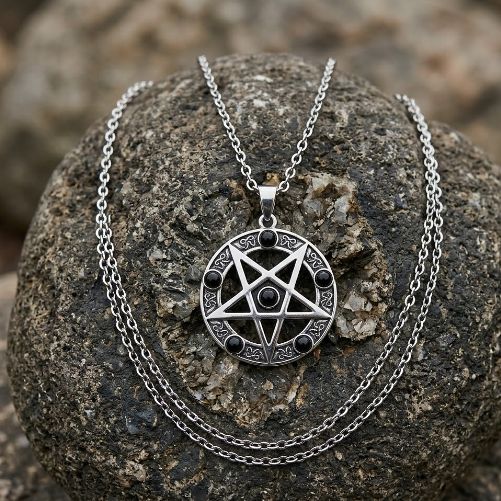 Circon Negro - Collar Pentagrama Punta Hacia Abajo
