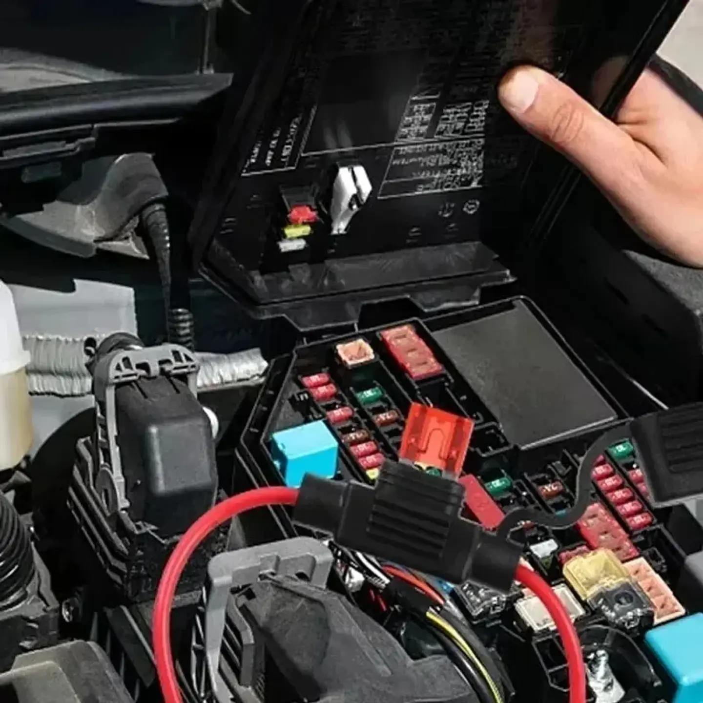 Portafusible de Cuchilla con Interruptor de Corte 30A 12V - Estanco 2
