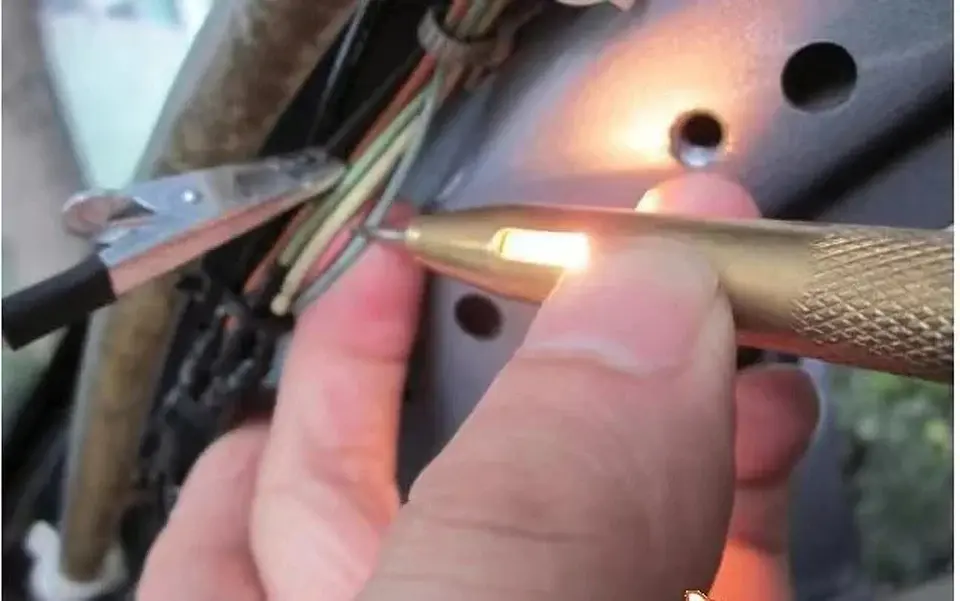 Lápiz Probador de Circuitos y Fusibles 6V/12V/24V 9