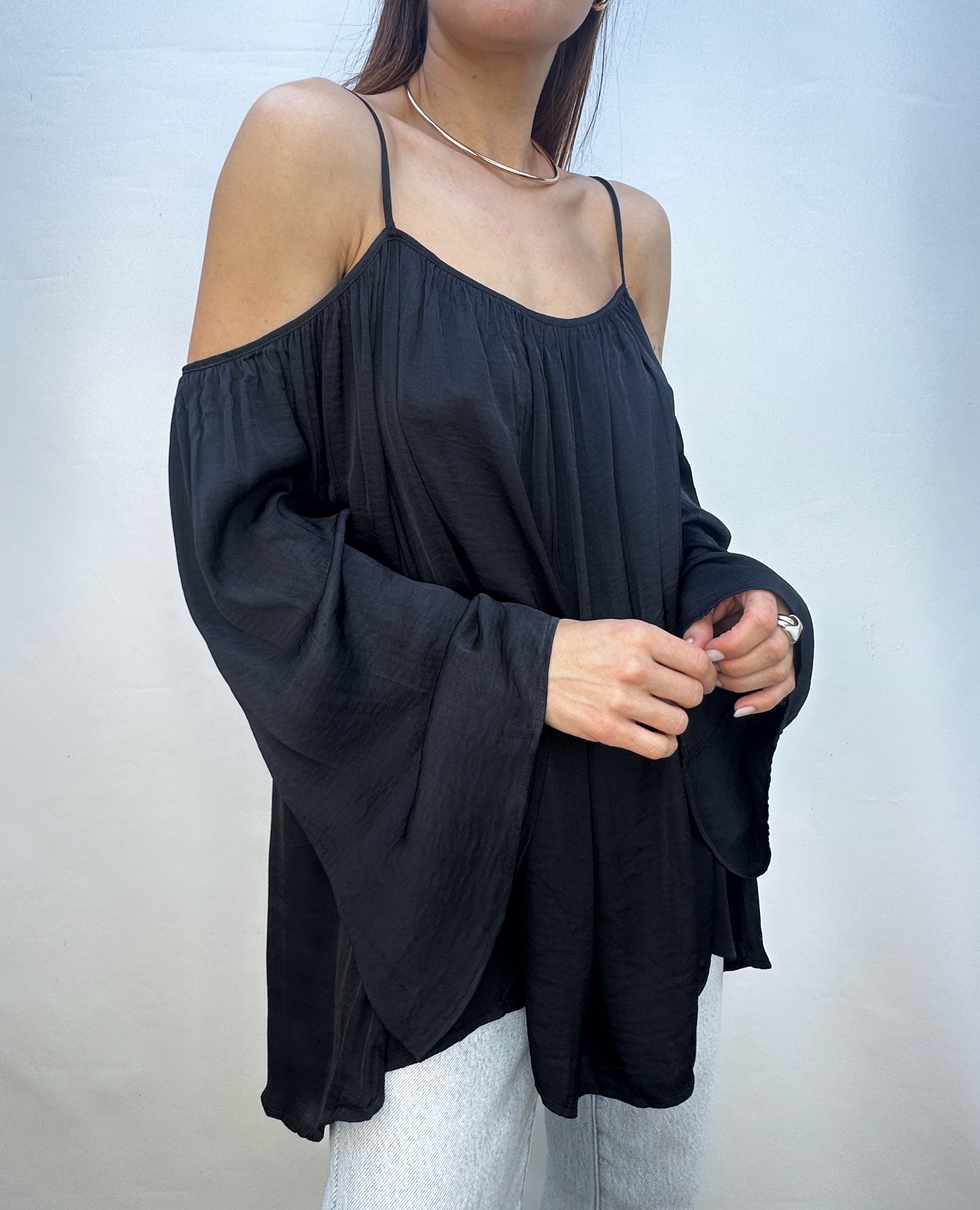 POLERA HOMBROS DESCUBIERTOS I L 1