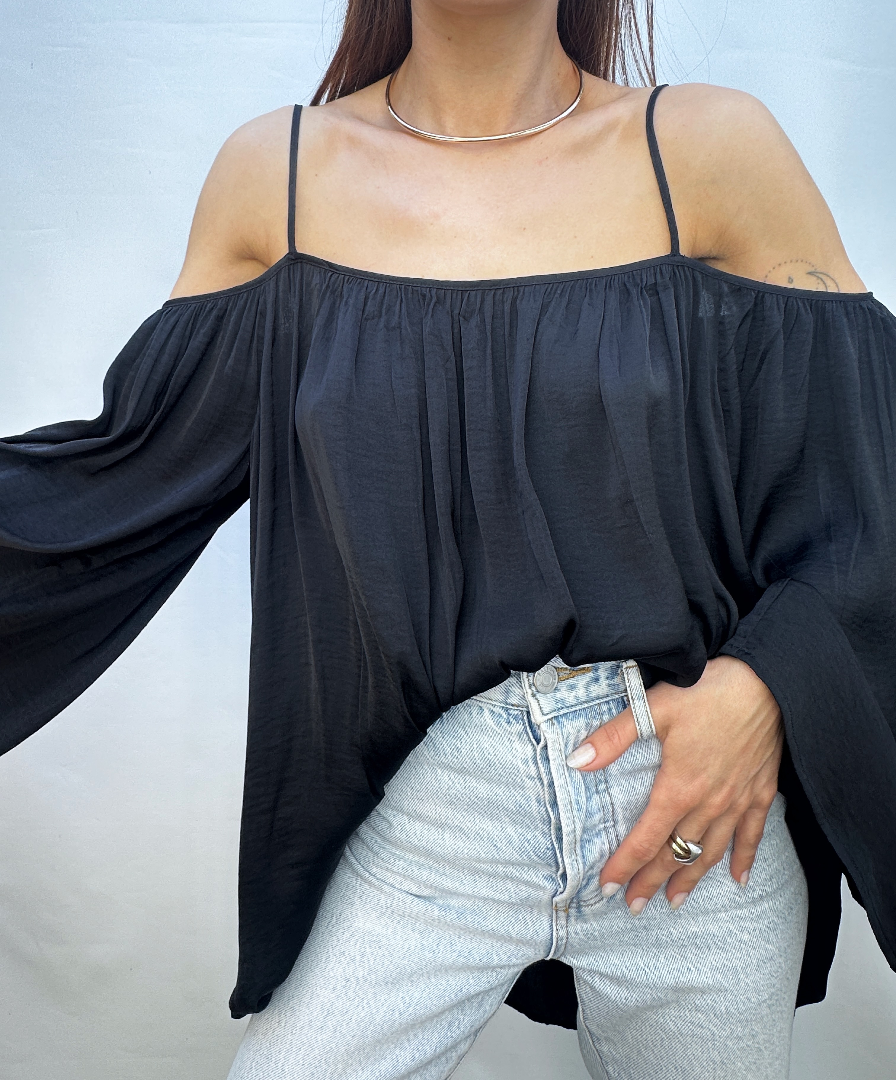 POLERA HOMBROS DESCUBIERTOS I L 5