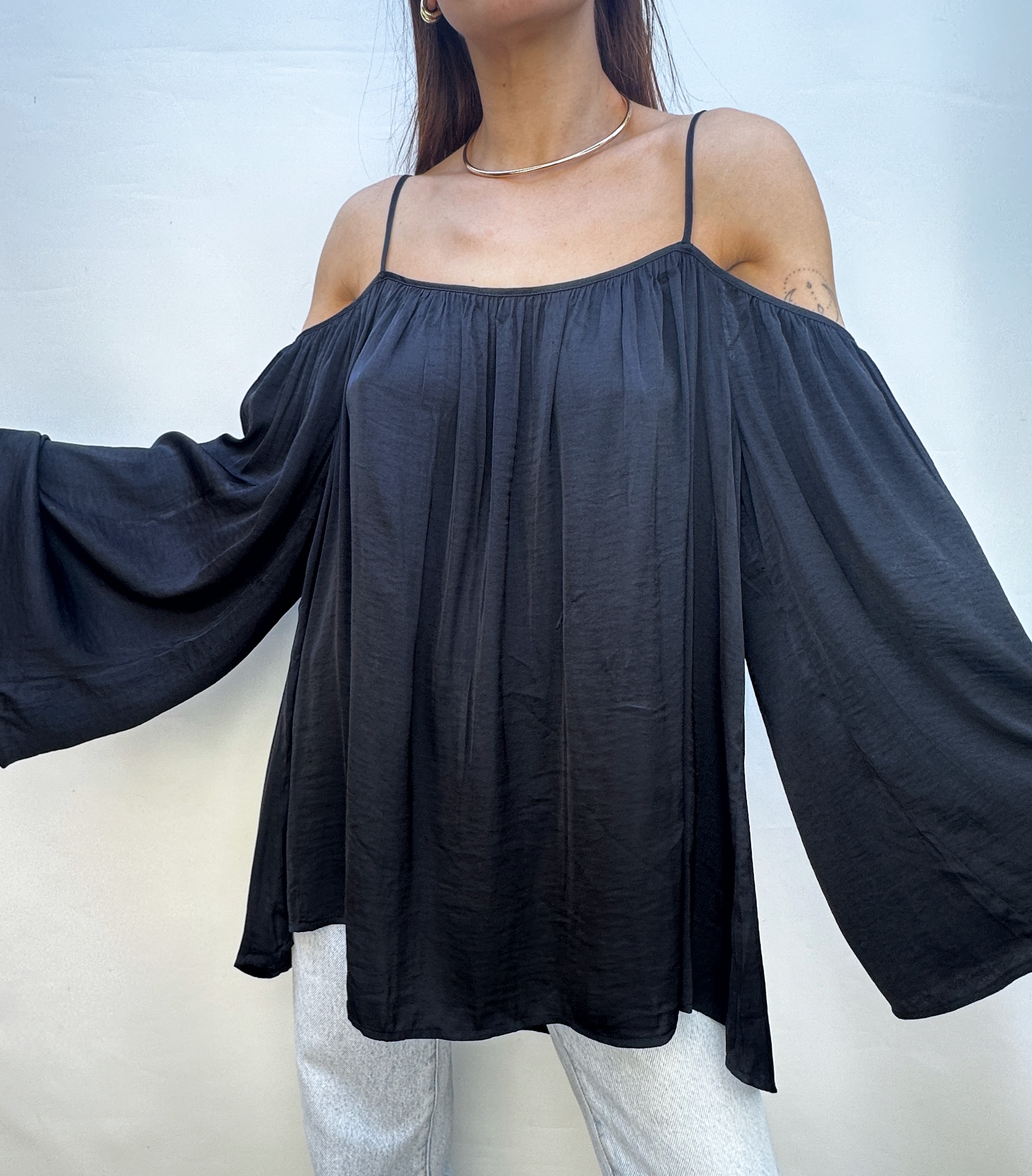 POLERA HOMBROS DESCUBIERTOS I L 7