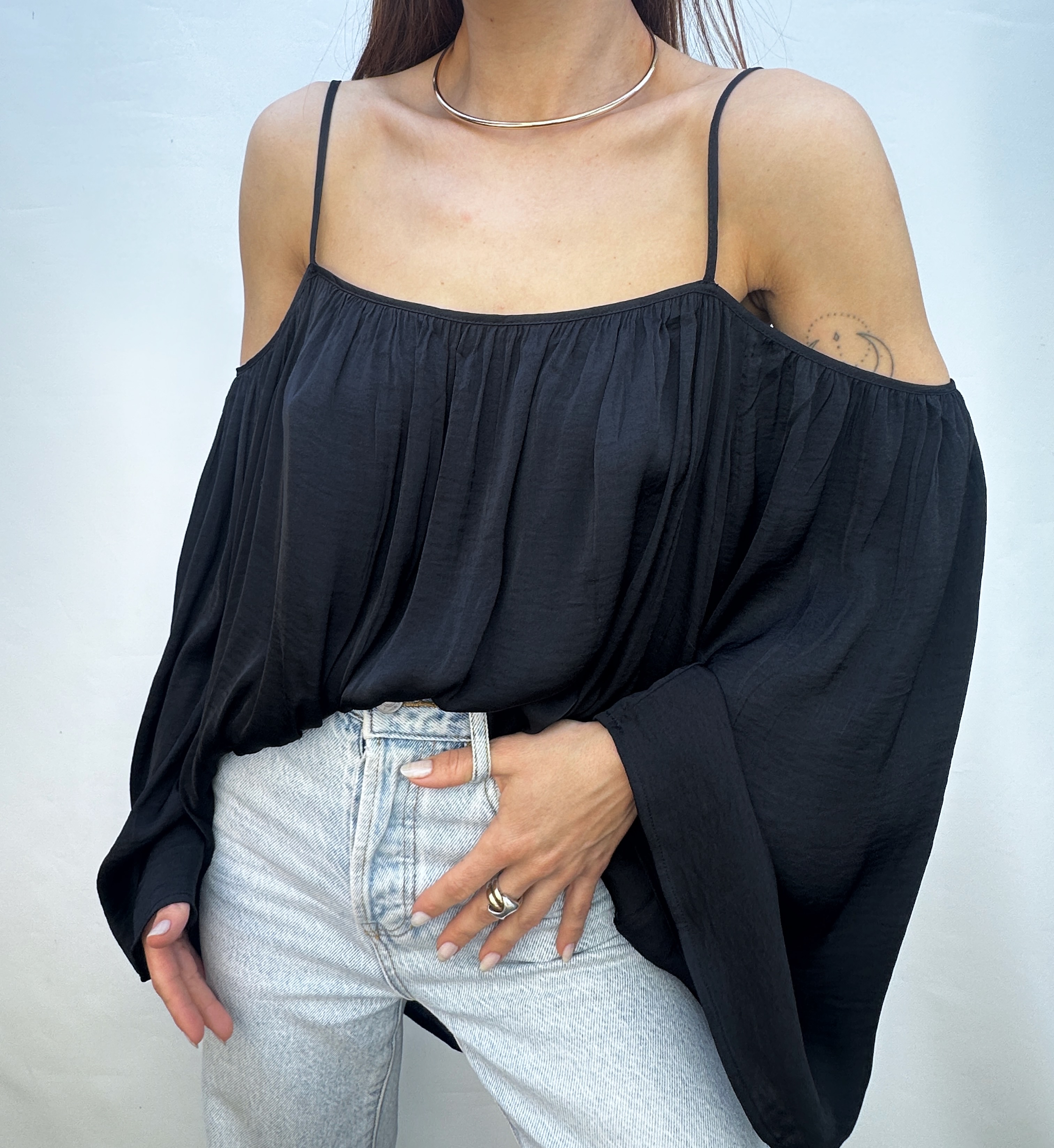 POLERA HOMBROS DESCUBIERTOS I L 8