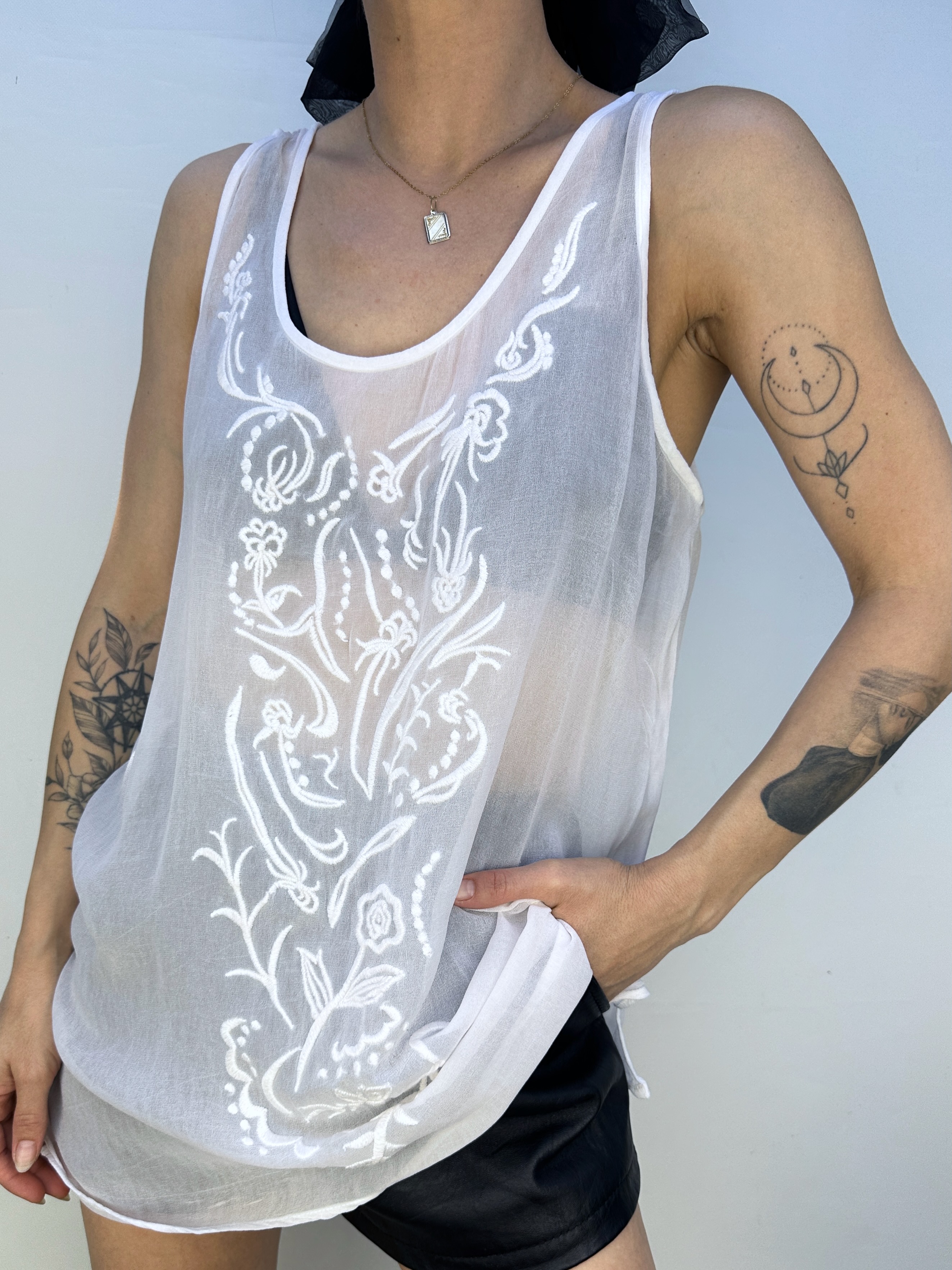 POLERA DKNY BORDADA I M 1