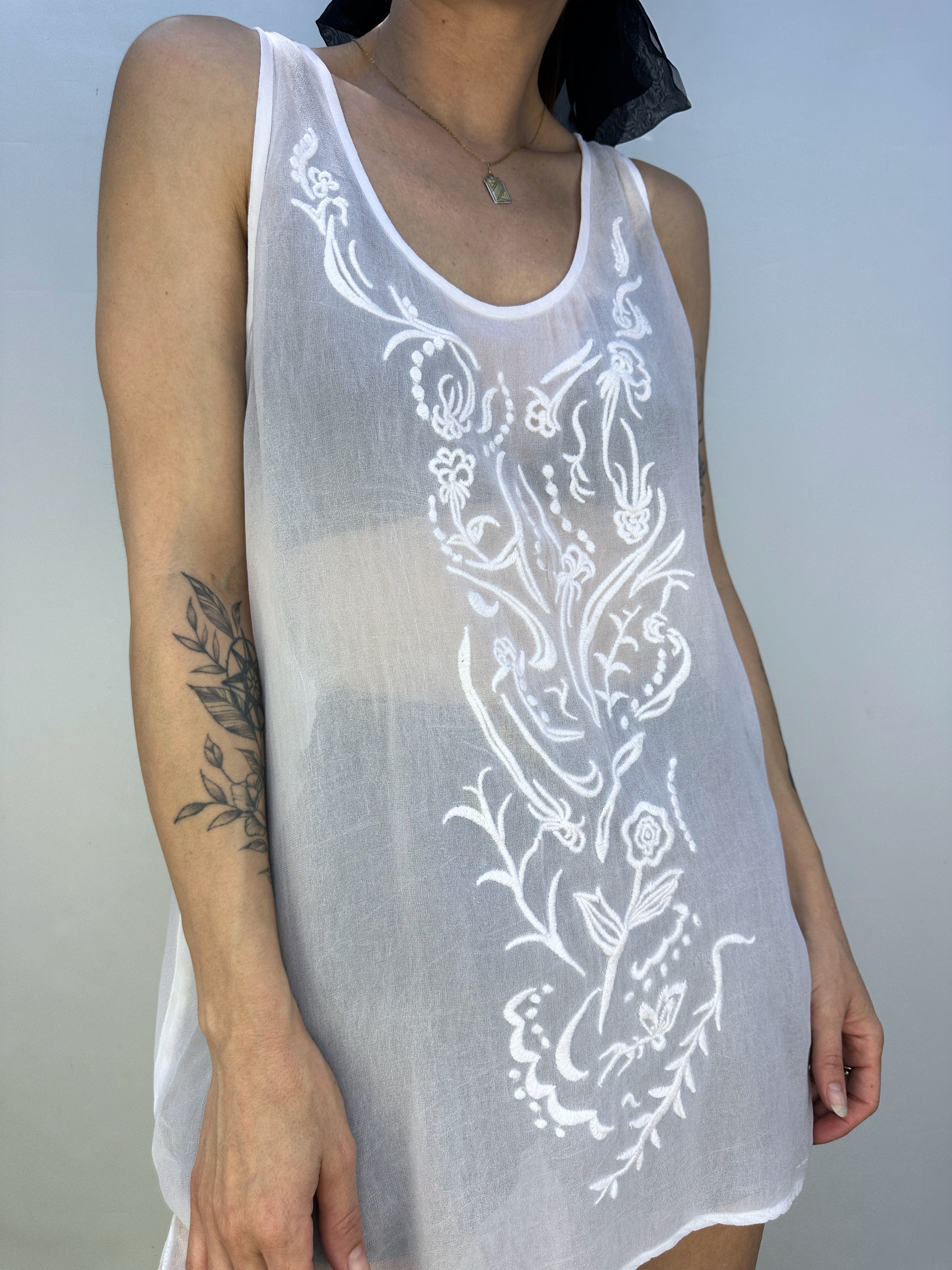 POLERA DKNY BORDADA I M 2