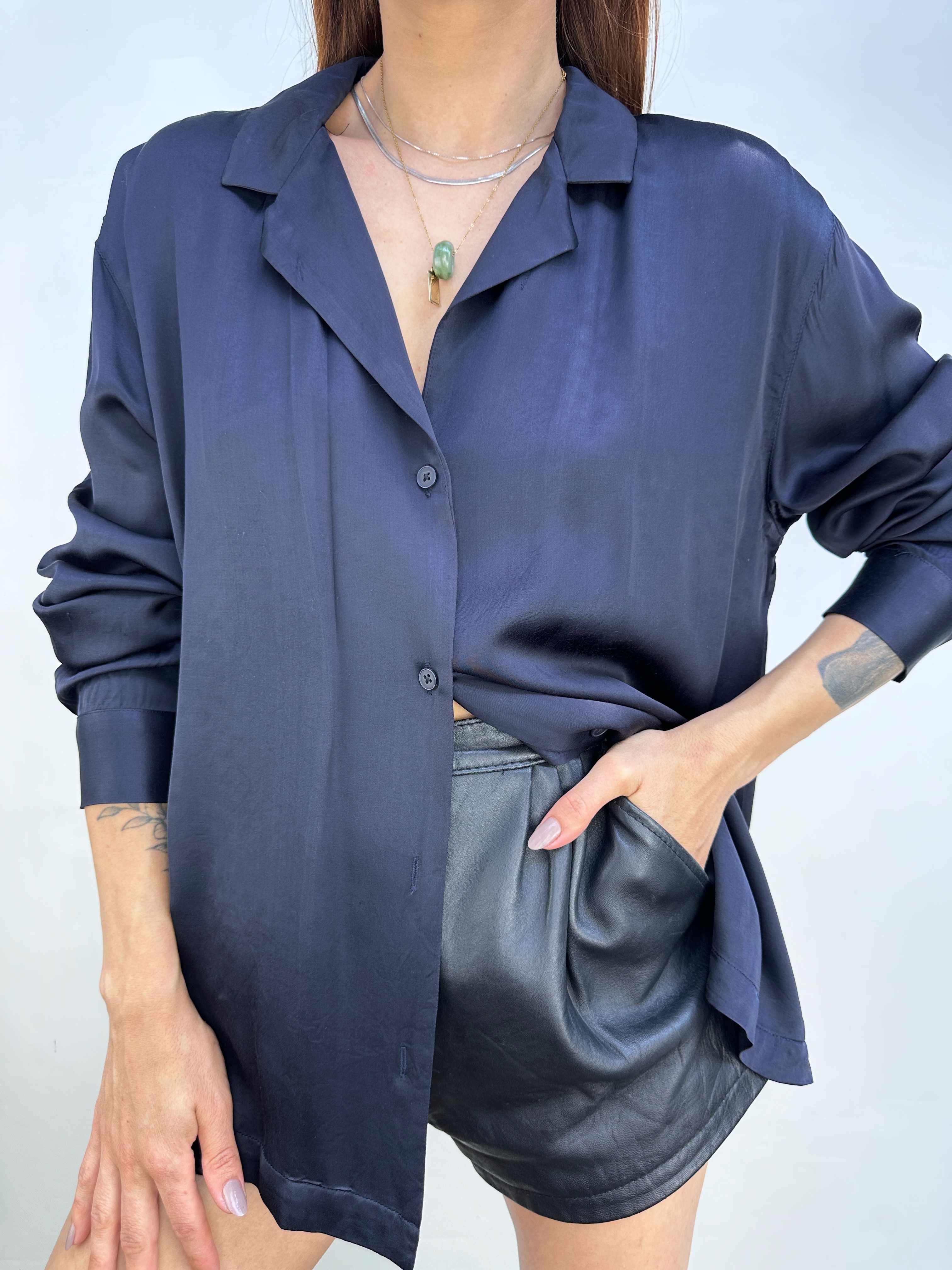 BLUSA NEGRA SATINADA I M 2