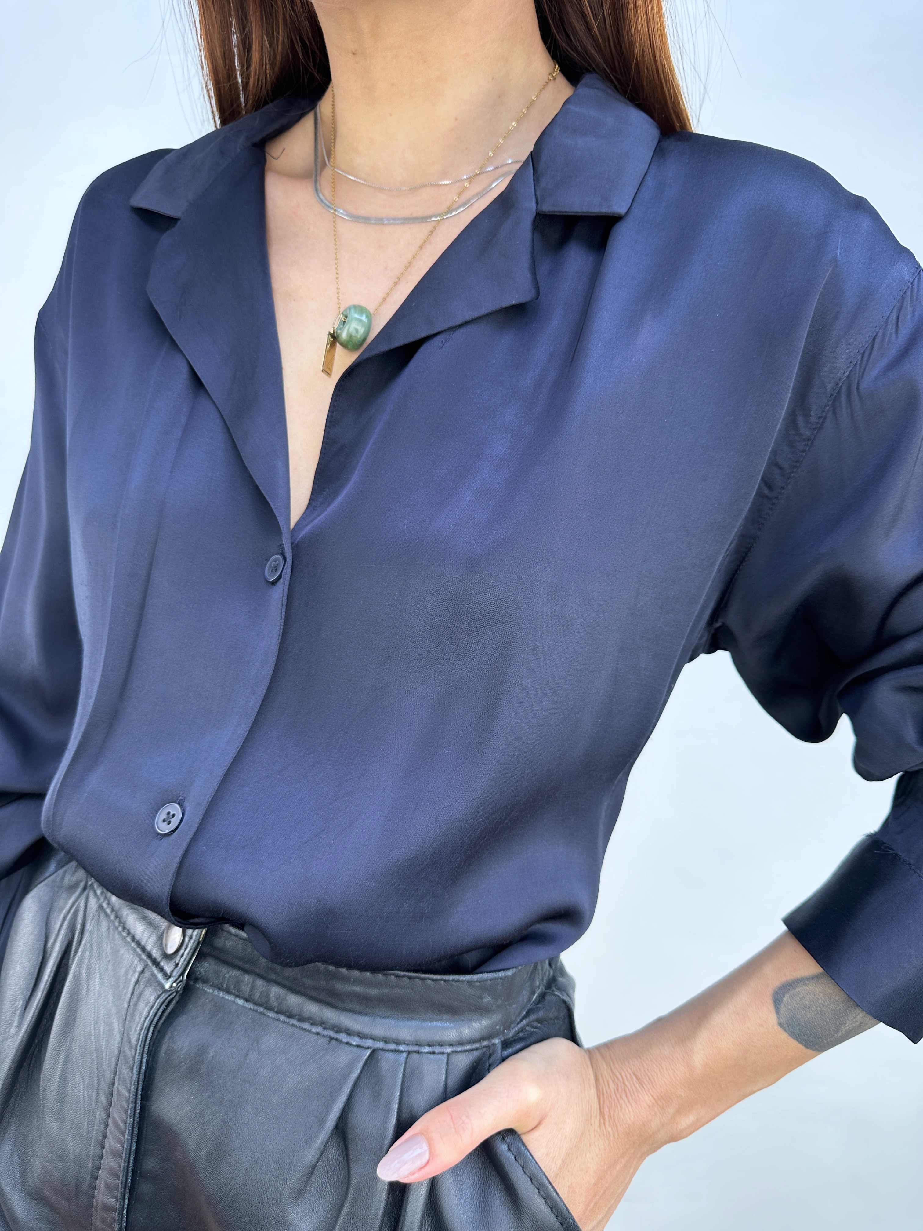 BLUSA NEGRA SATINADA I M 5