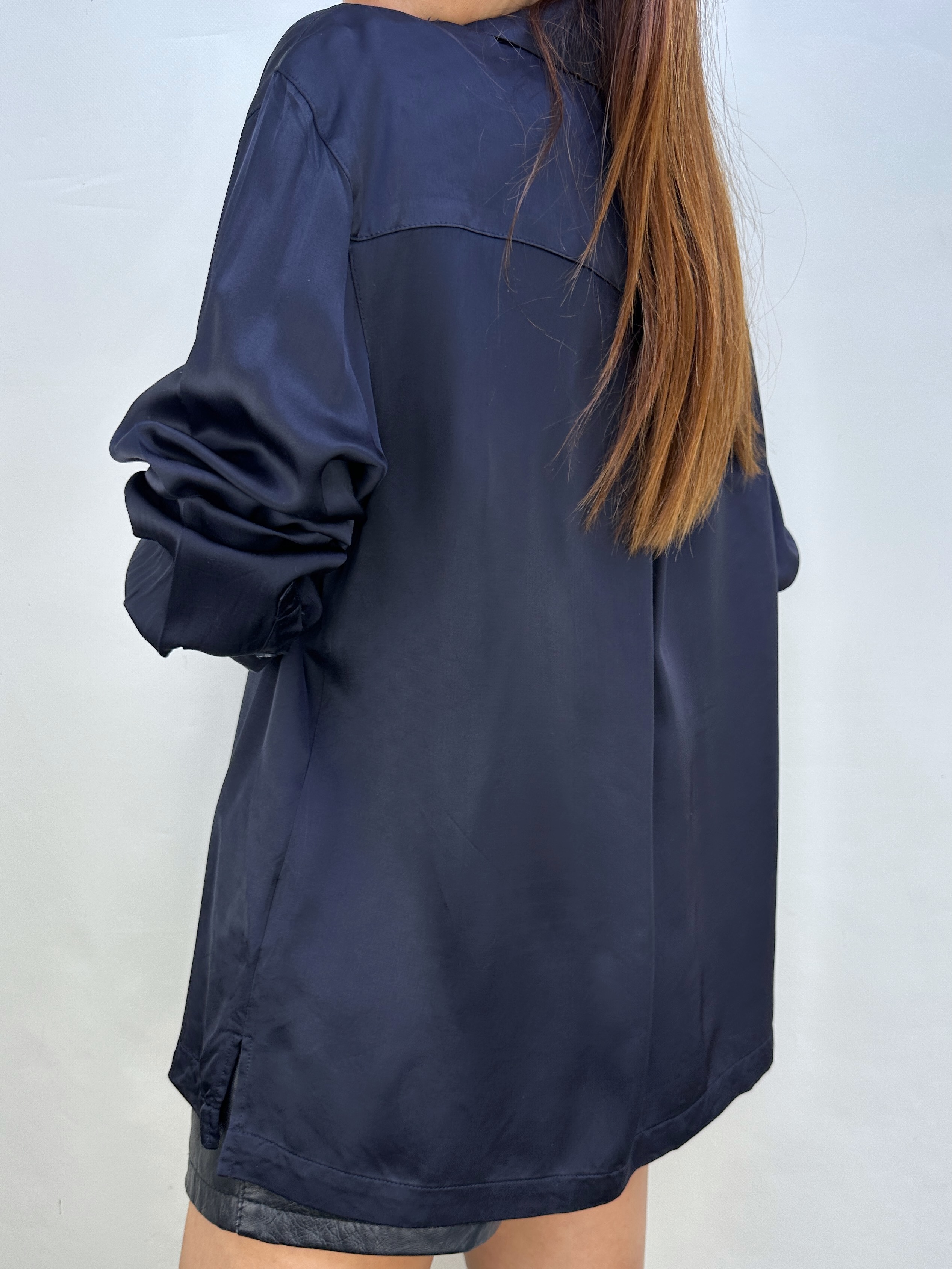 BLUSA NEGRA SATINADA I M 6