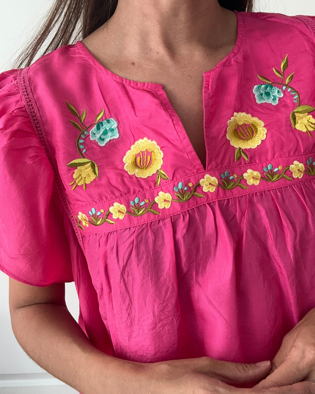 POLERA SEDA FUCSIA BORDADA I M-L 4