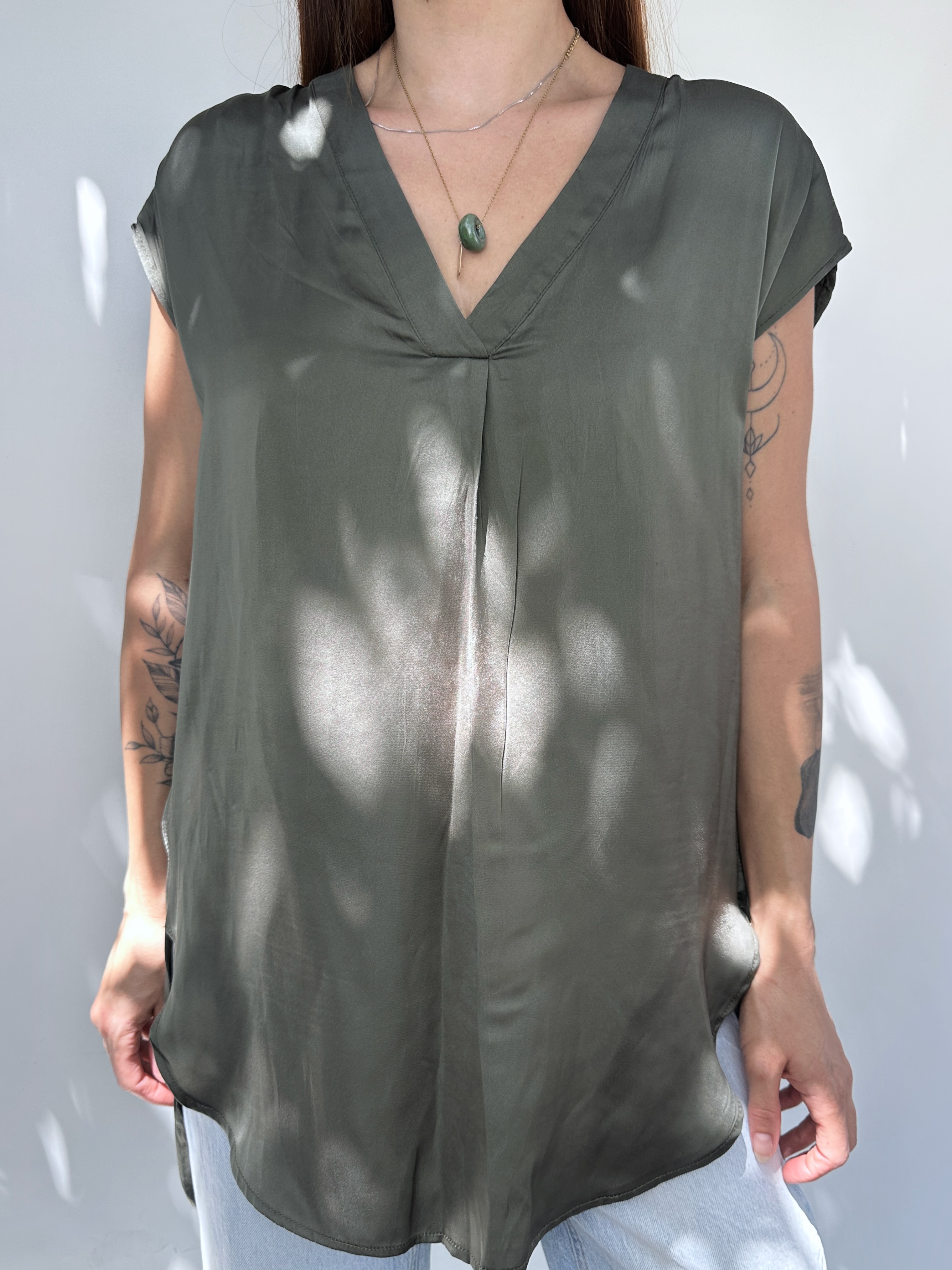 POLERA VERDE MILITAR SATINADA I S-M 2