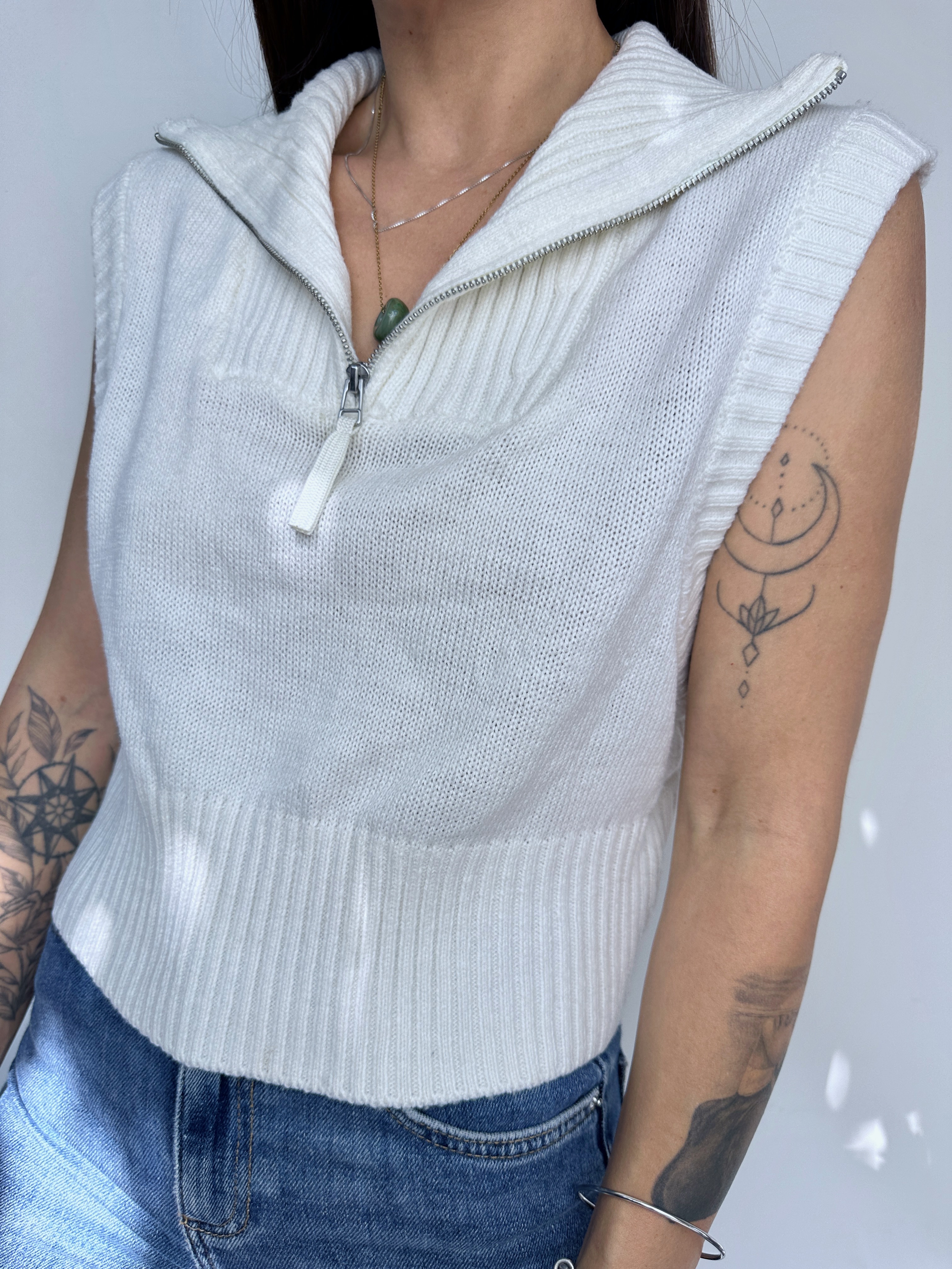 SWEATER VEST DIVIDED I S 5