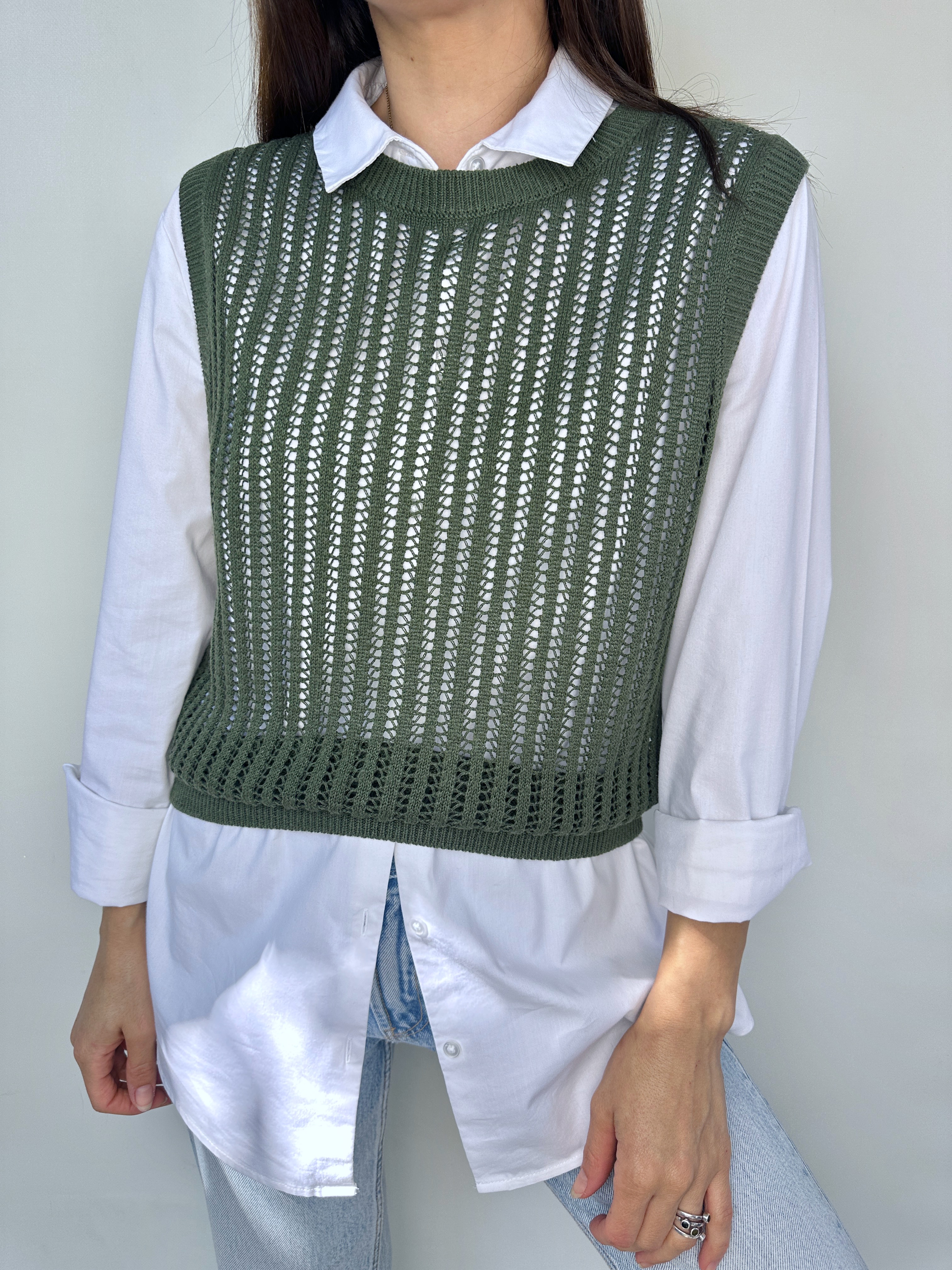 SWEATER VEST | UNIQLO | S 7