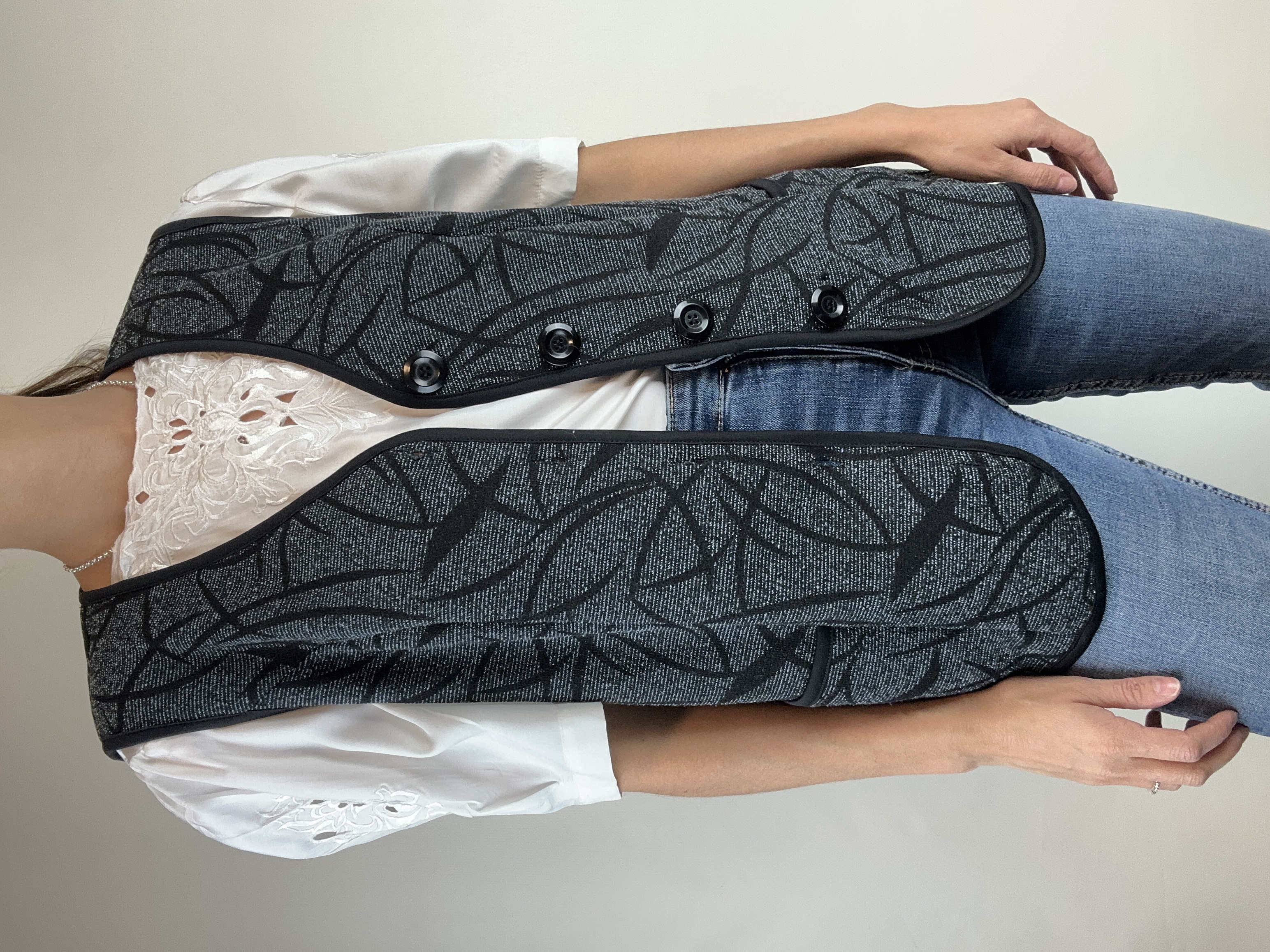 VEST | L  1