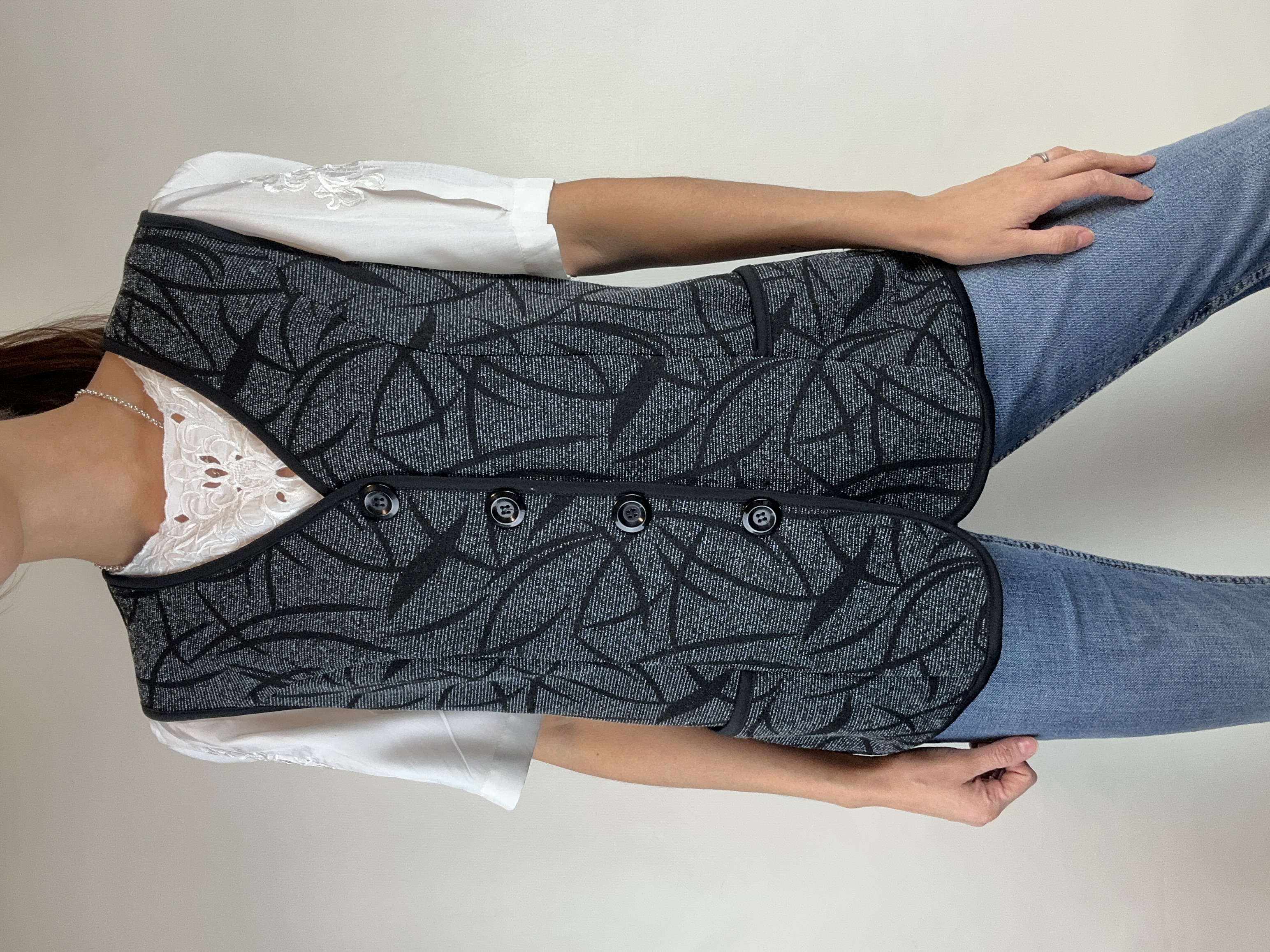 VEST | L  2