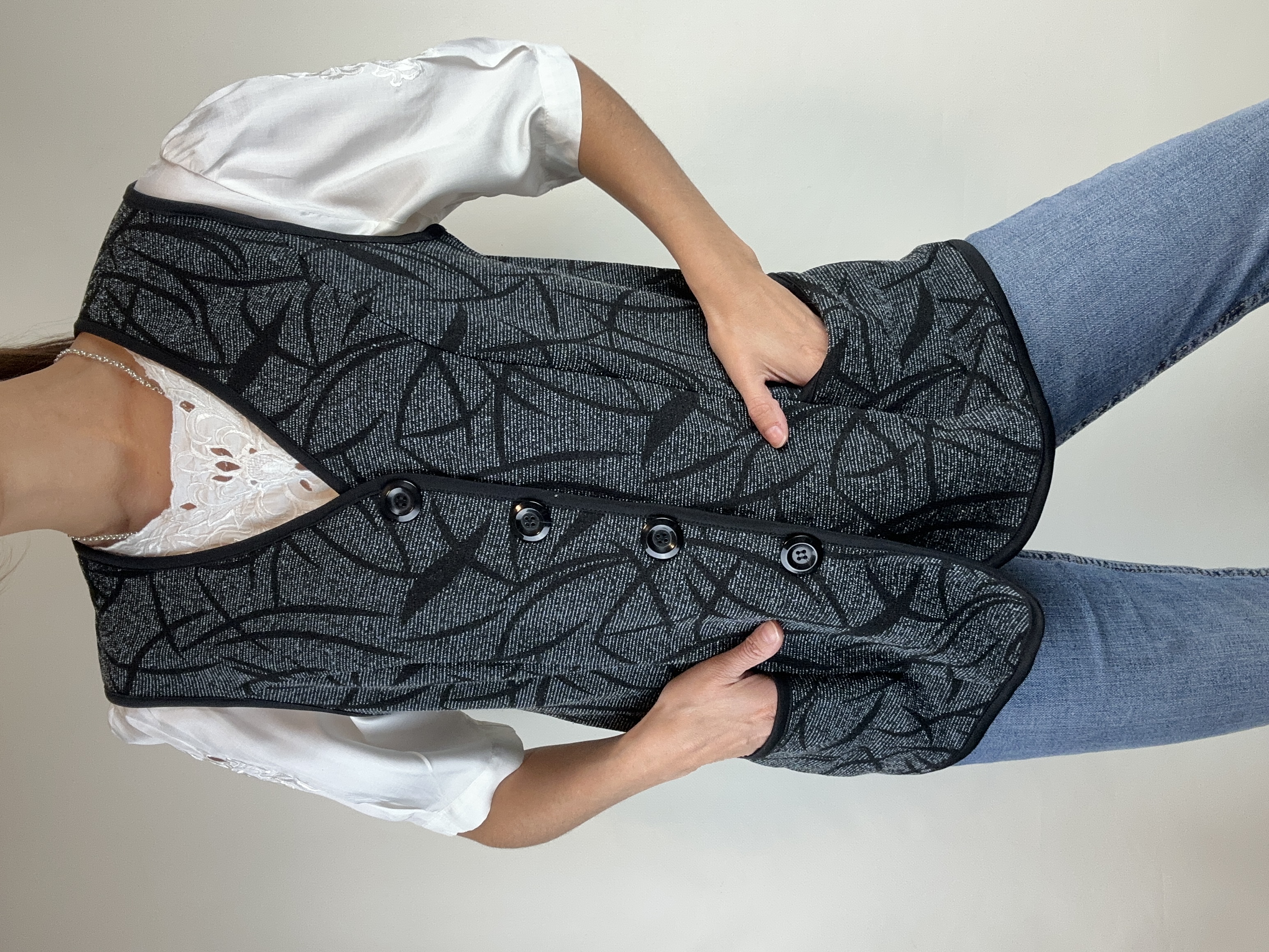 VEST | L  3