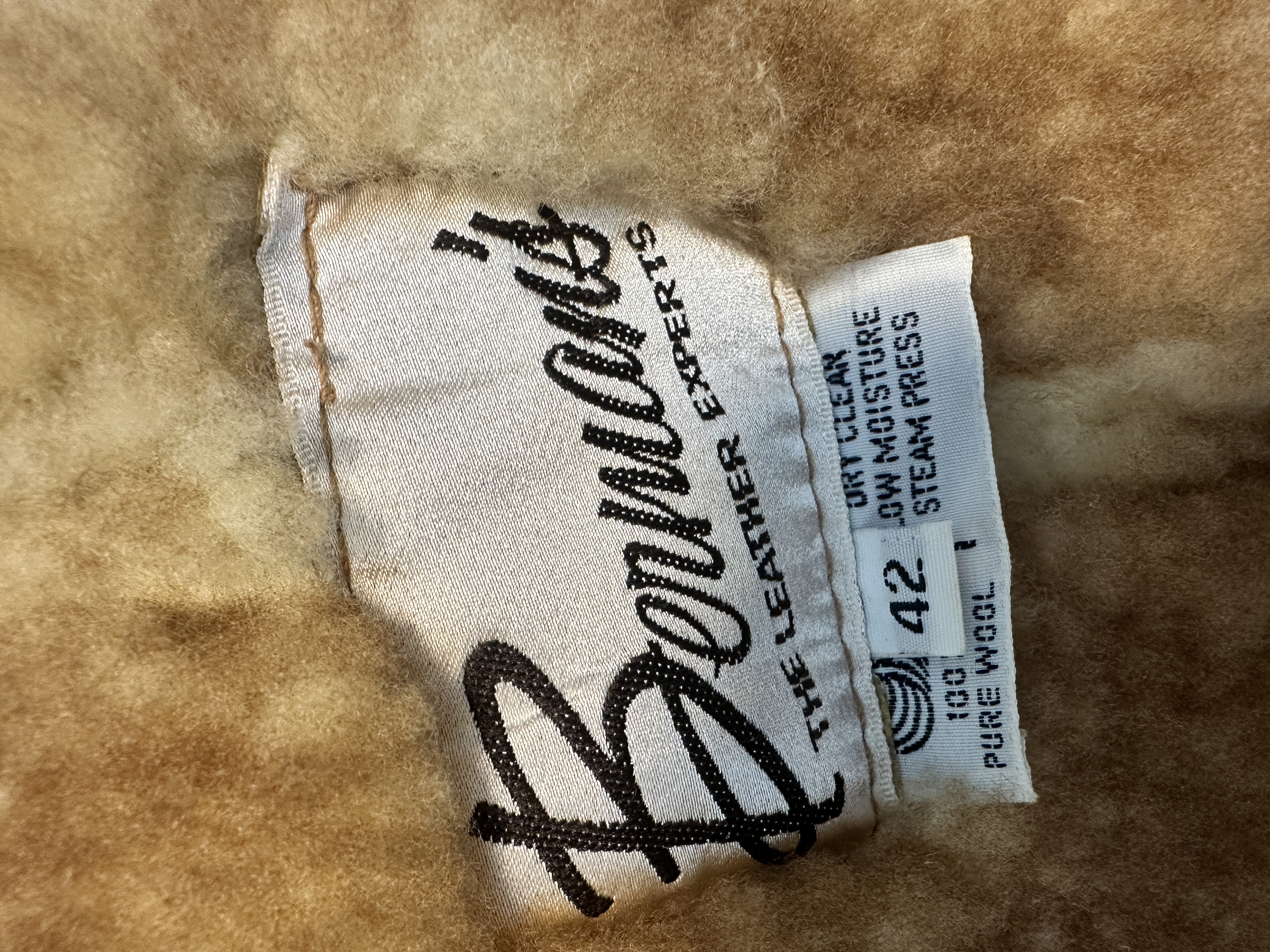 GAMULÁN SHEARLING | 100%  CUERO Y LANA | L 4