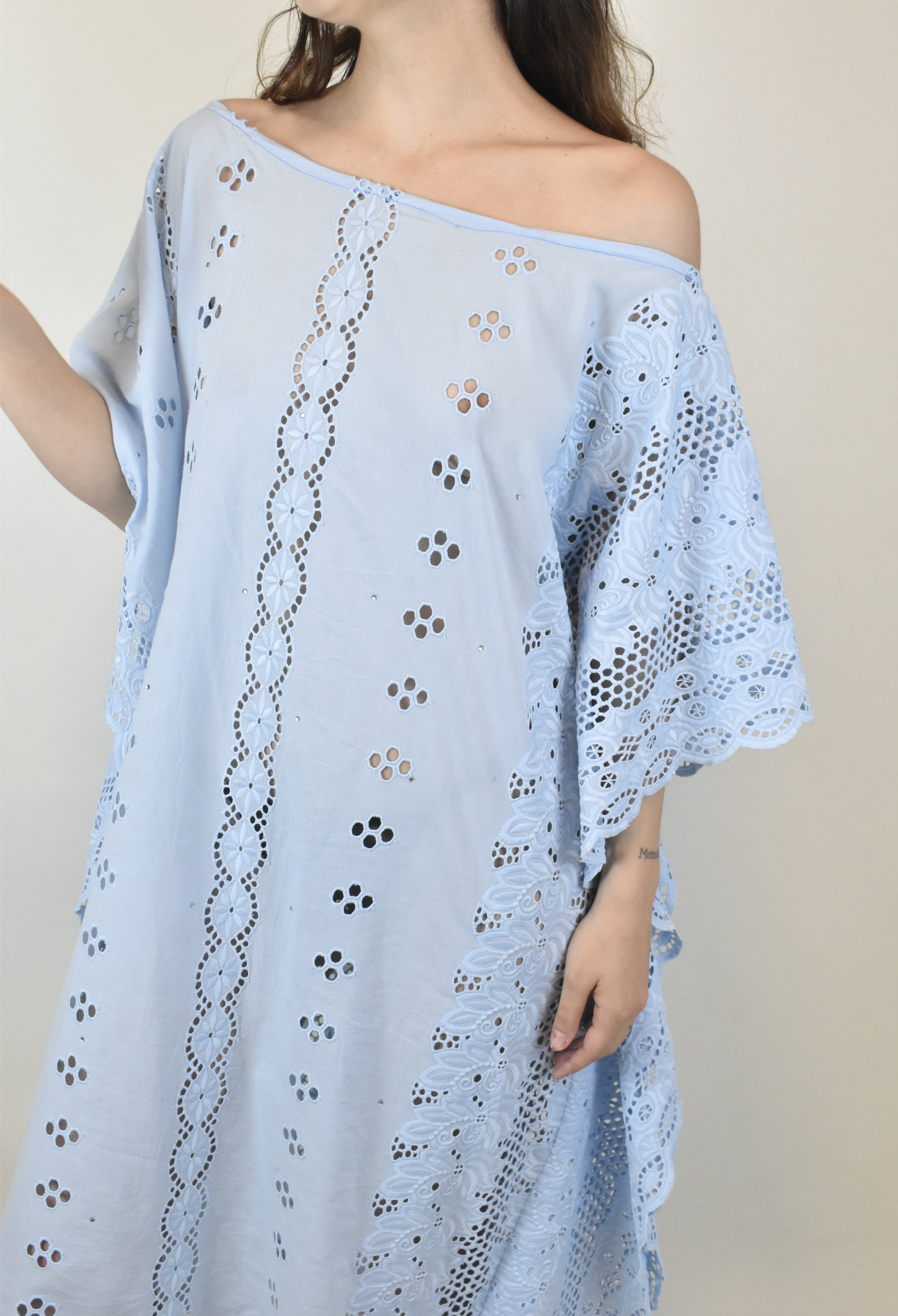 VESTIDO BRODERIE | L 2