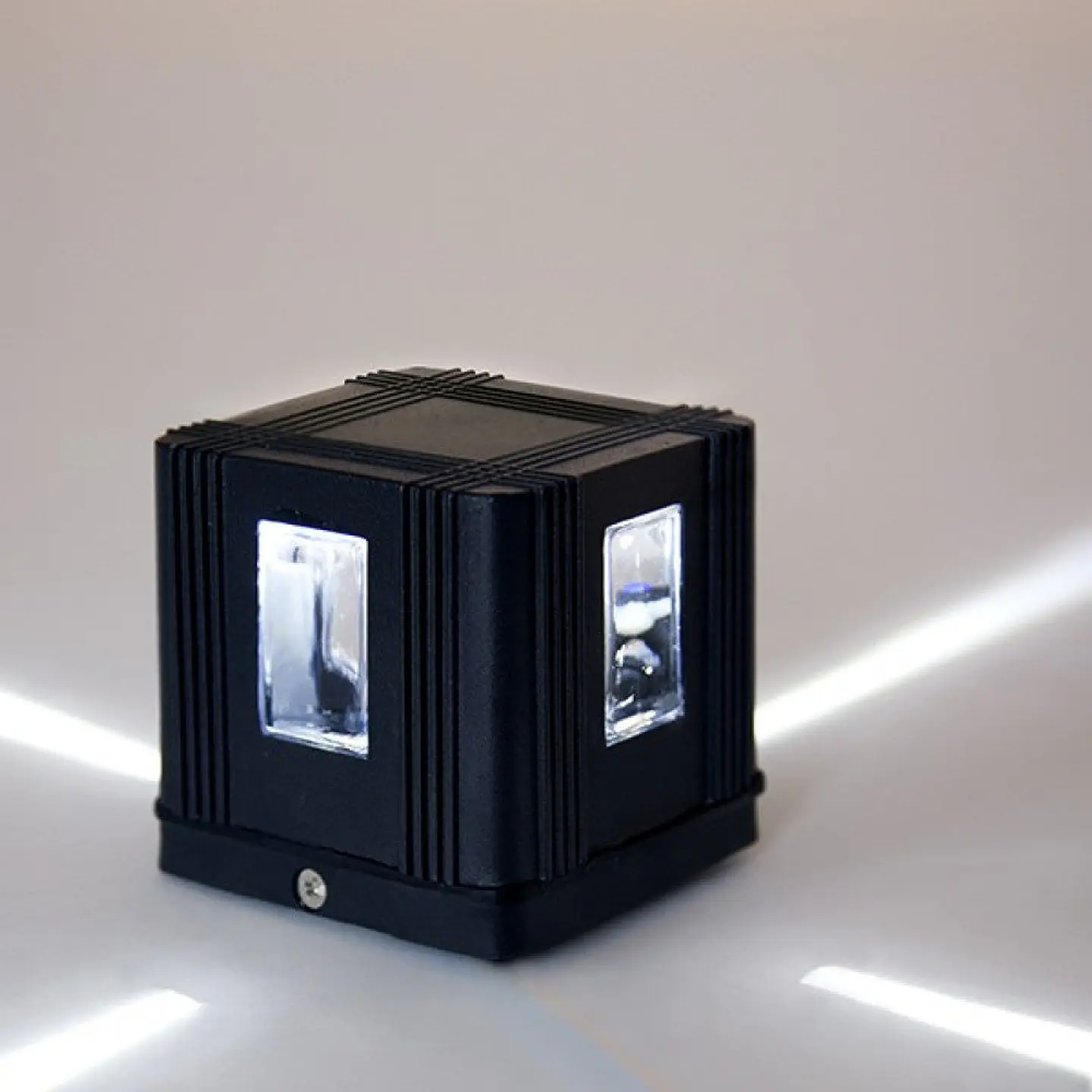 Aplique LED IP65 Cruz 4W 300Lm 40.000H Madelyn 1