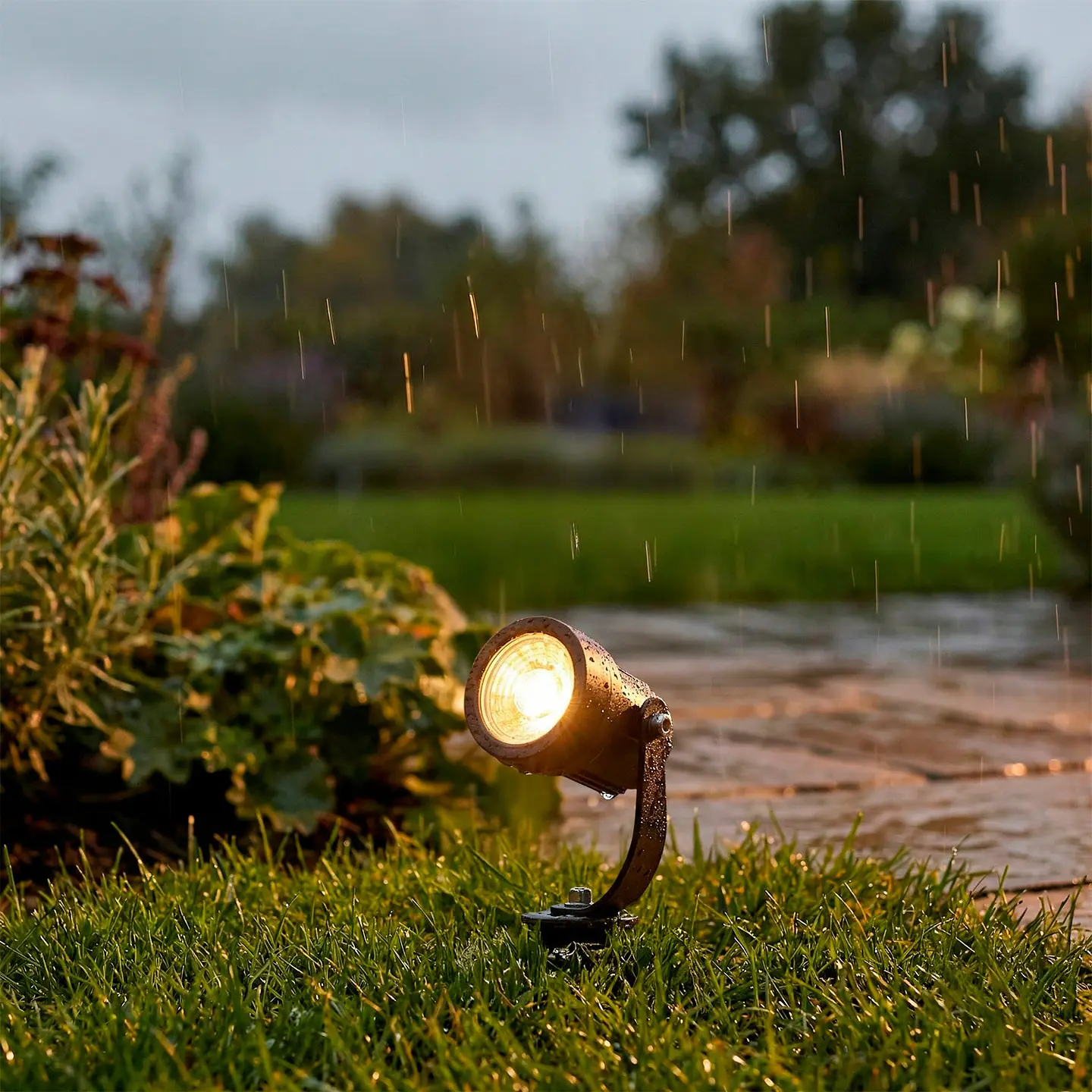 Foco LED com espeto de jardim 5W 60Âº IP65 3000K Acabamento preto 6