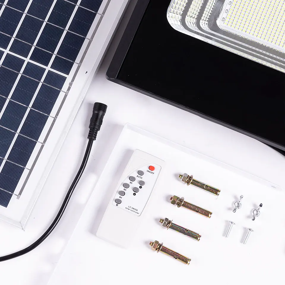 Holofote LED solar 150W 6500K Painel: 6V/15W Bateria: 3,2V/10000MaH Controle remoto [HO-SOLARFL-150W-01] 6