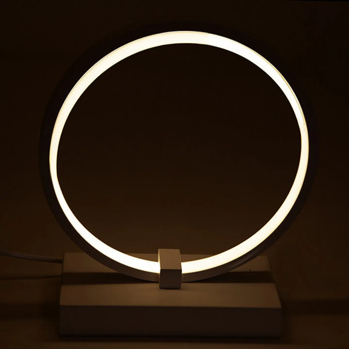 Candeeiro de Mesa 15W 890Lm 2700ÂºK LED CÃ­rculo RegulÃ¡vel 40.000H [HO-LM-CIRCLE-20W-WW] 1