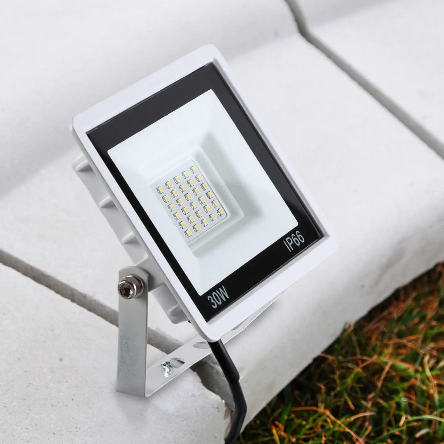 Holofote LED 30W 2.400Lm 6000ÂºK IP66 RegulÃ¡vel 60.000H Acabamento Branco [LM-6004-W-CW] 2