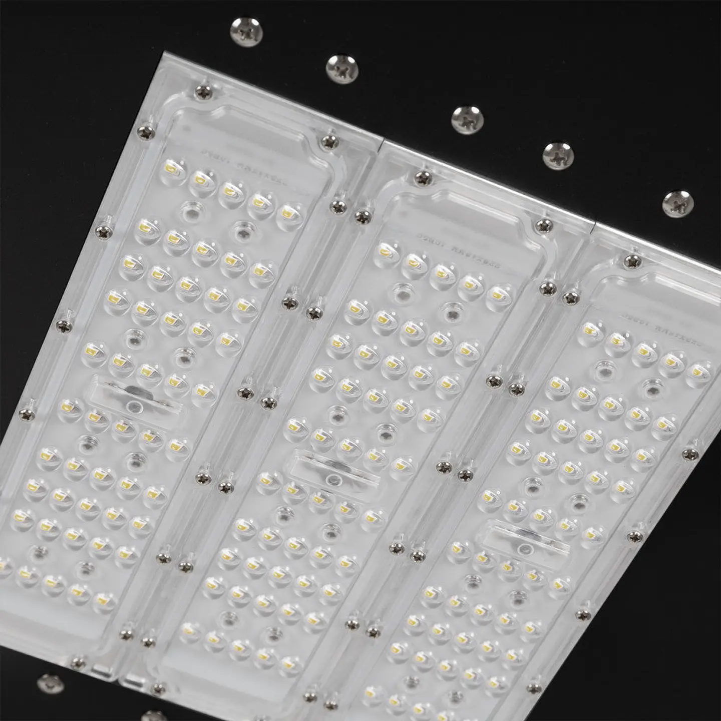 Poste LED 80W 14.000Lm IP66 4000ÂºK Transformador Lifud Flicker Free [HO-R80-W] 4