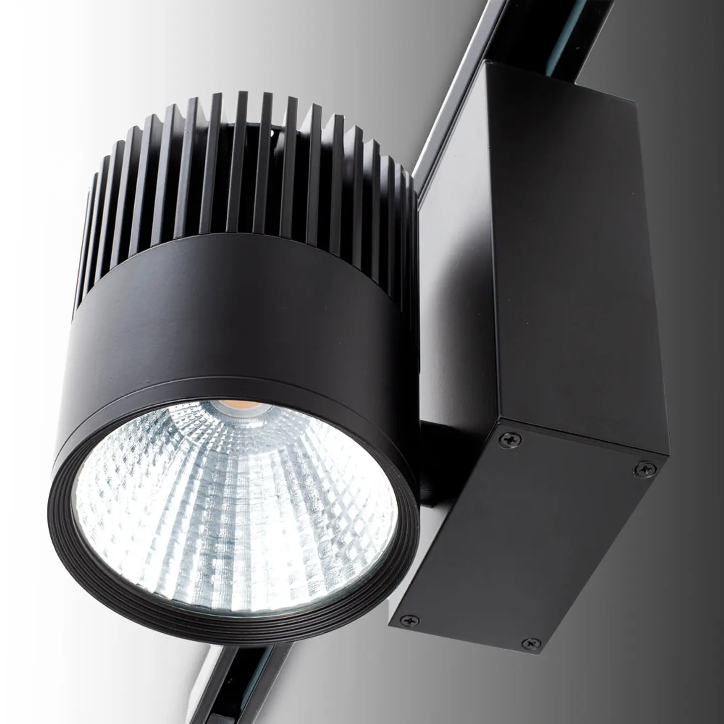 Foco LED para Carril 30W 2700Lm CRI90 4200ÂºK TrifÃ¡sico UGR17 50.000H [JW-TR30W-BLACK-W] 1