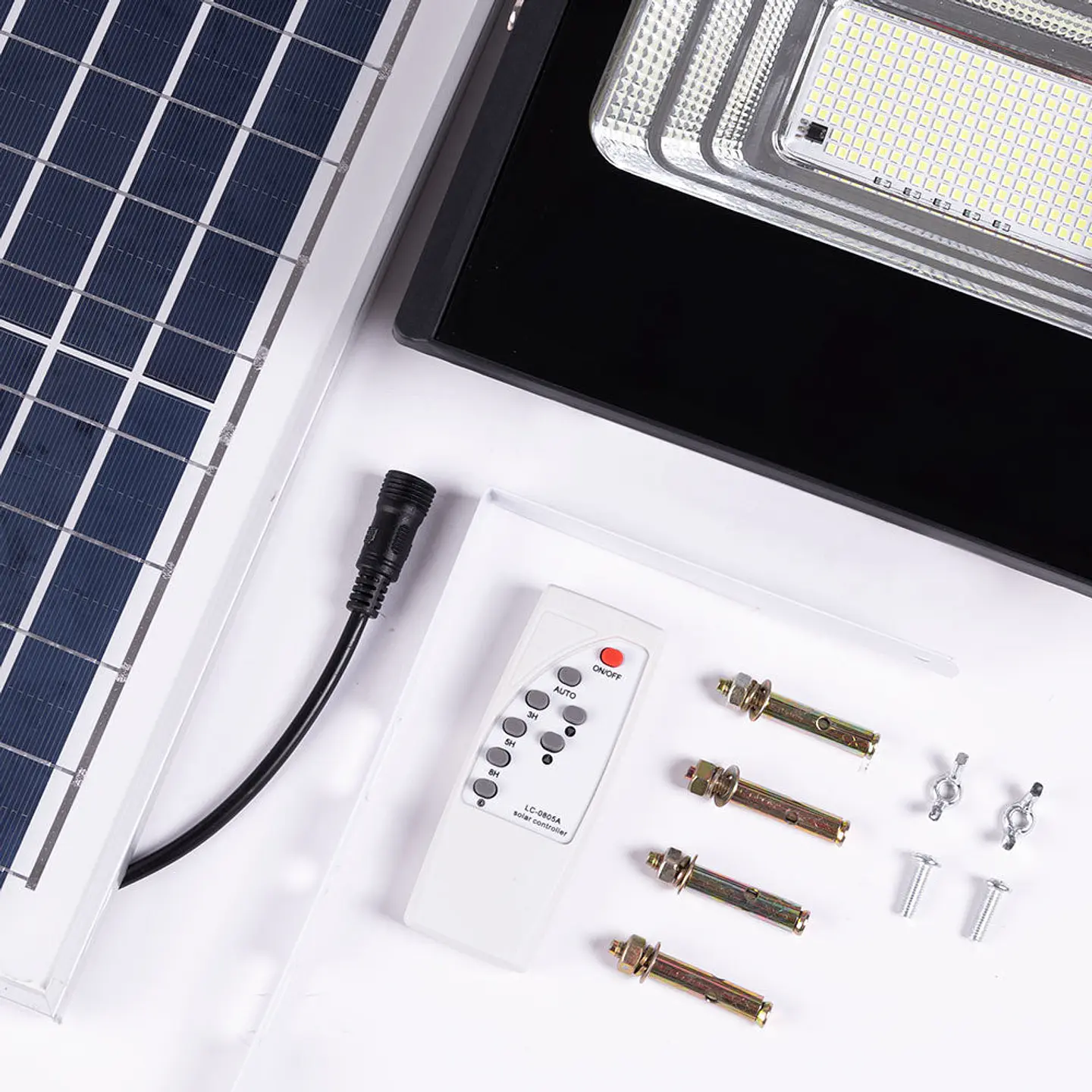 Holofote LED solar 120W 4000K Painel: 6V/15W Bateria: 3,2V/8000MaH Controle remoto [HO-SOLARFL-120W-01-W] 6