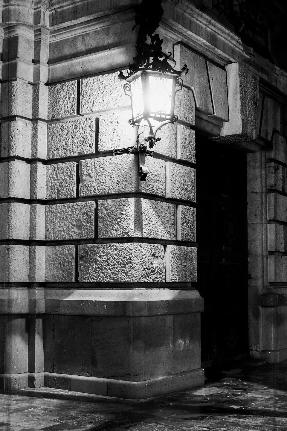 Kodak Double-X re-spooled by Carmencita · 35mm · 36 exp 5