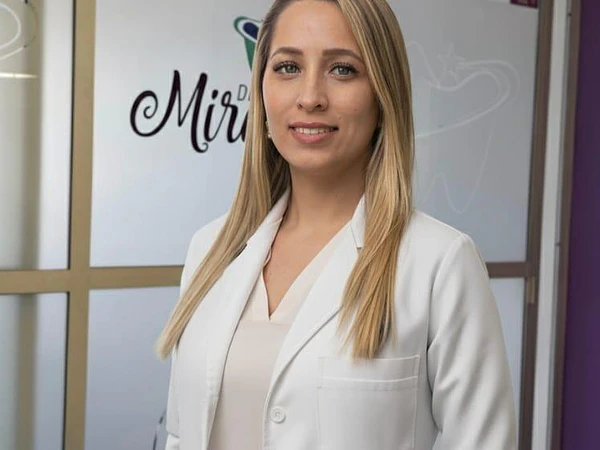 Caso de éxito de la Dra. Mariluz: el paso a la odontología digital con carillas definitivas impresas en 3D