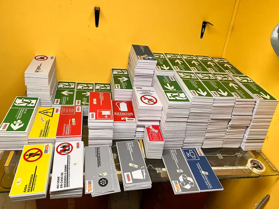 Confección de señaléticas 1