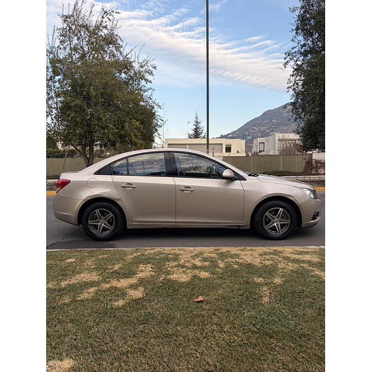 CRUZE 1.8 LS MT 2012