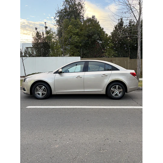 CRUZE 1.8 LS MT 2012