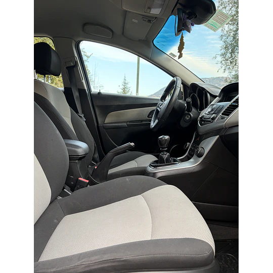 CRUZE 1.8 LS MT 2012