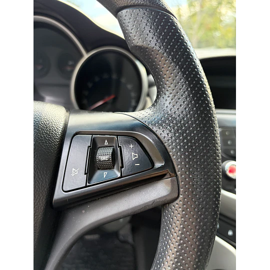 CRUZE 1.8 LS MT 2012