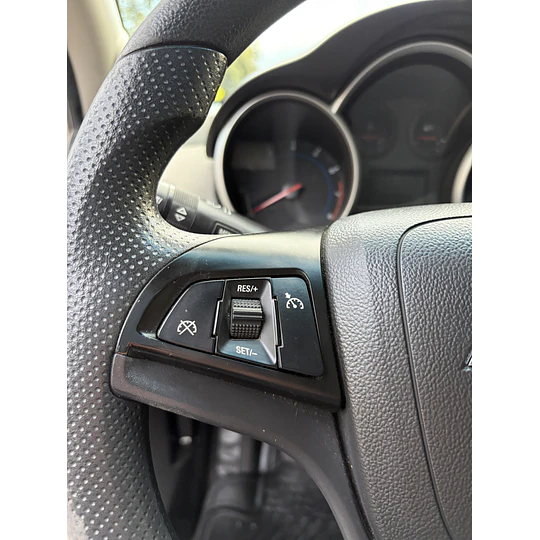 CRUZE 1.8 LS MT 2012