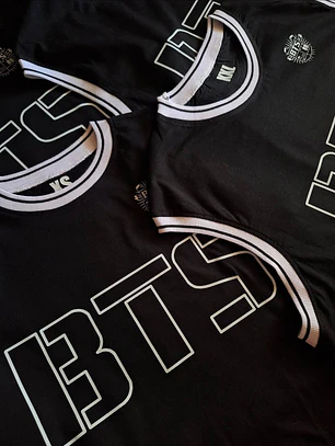 BTS Polera Debut 100% Algodón — Confección Nacional 
