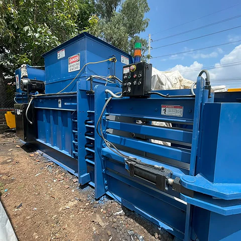 Compactadora Horizontal de Compuerta American Baler 6042CD830R (equipo usado)