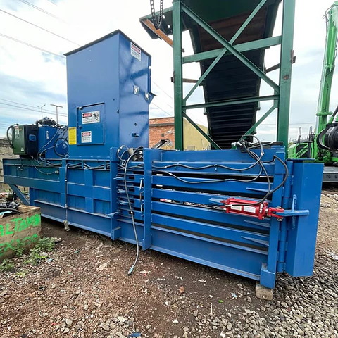 Compactadora Horizontal de Compuerta C&M CM50307257 (equipo usado)