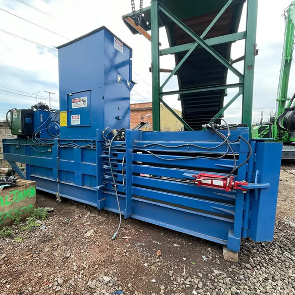 Compactadora Horizontal de Compuerta C&M CM50307257 (equipo usado) 1