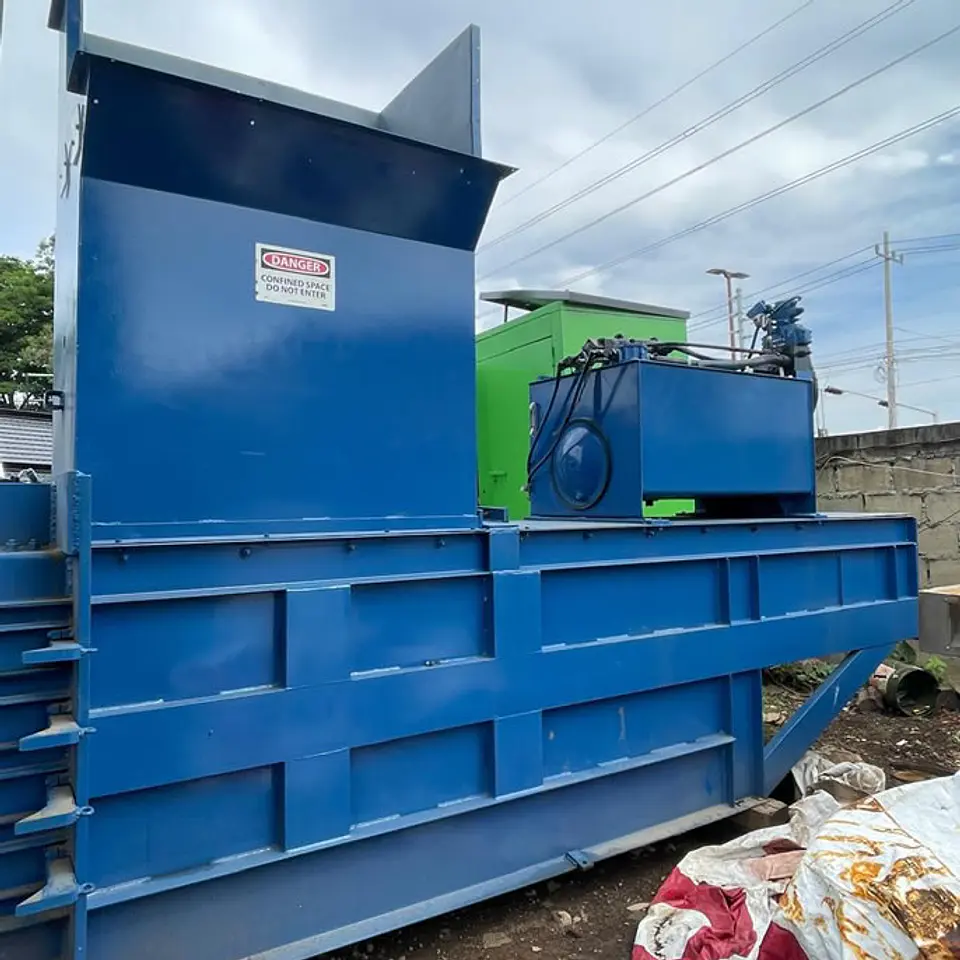Compactadora Horizontal de Compuerta C&M CM50307257 (equipo usado) 2