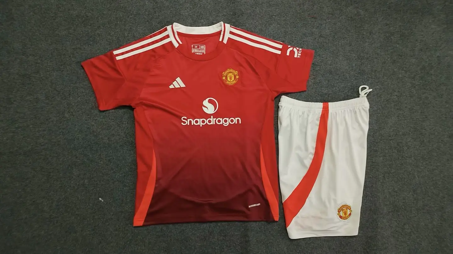 Kit Manchester United I 24/25 1