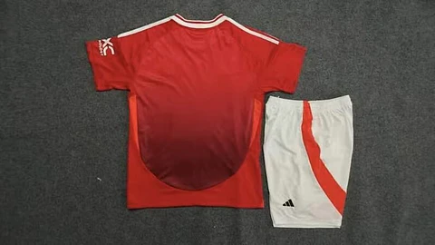 Kit Manchester United I 24/25