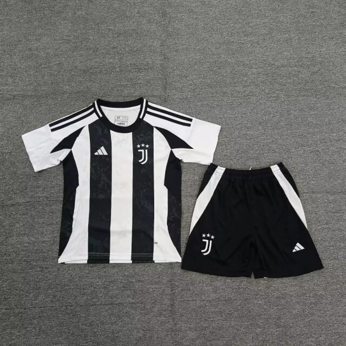 Kit Juventus I 24/25 1