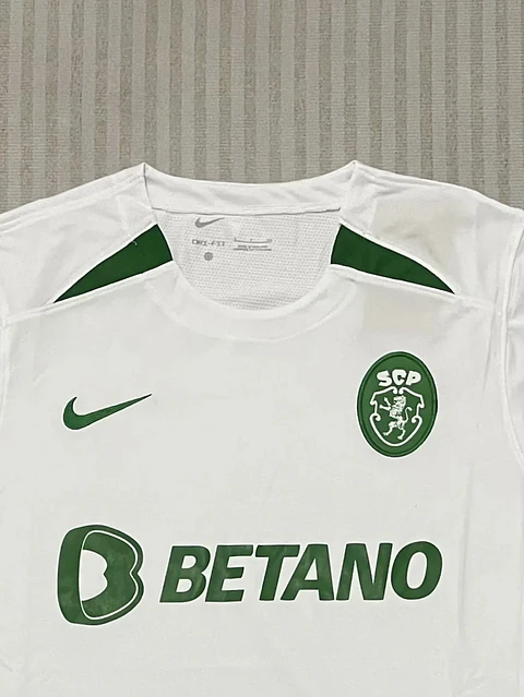 Camisola Sporting CP 24/25 - Edição Especial Taça das Taças 