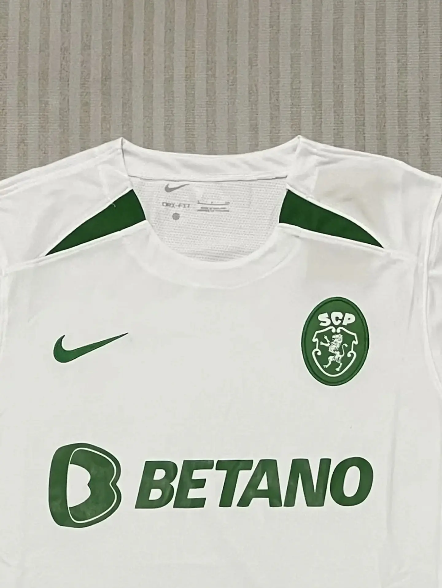 Camisola Sporting CP 24/25 - Edição Especial Taça das Taças  2