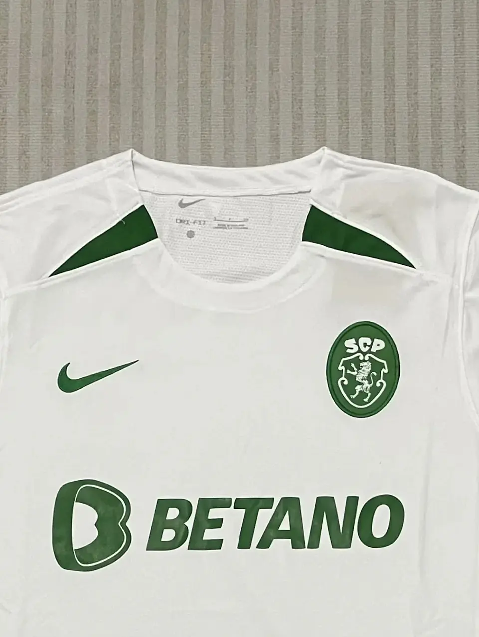 Camisola Sporting CP 24/25 - Edição Especial Taça das Taças  2