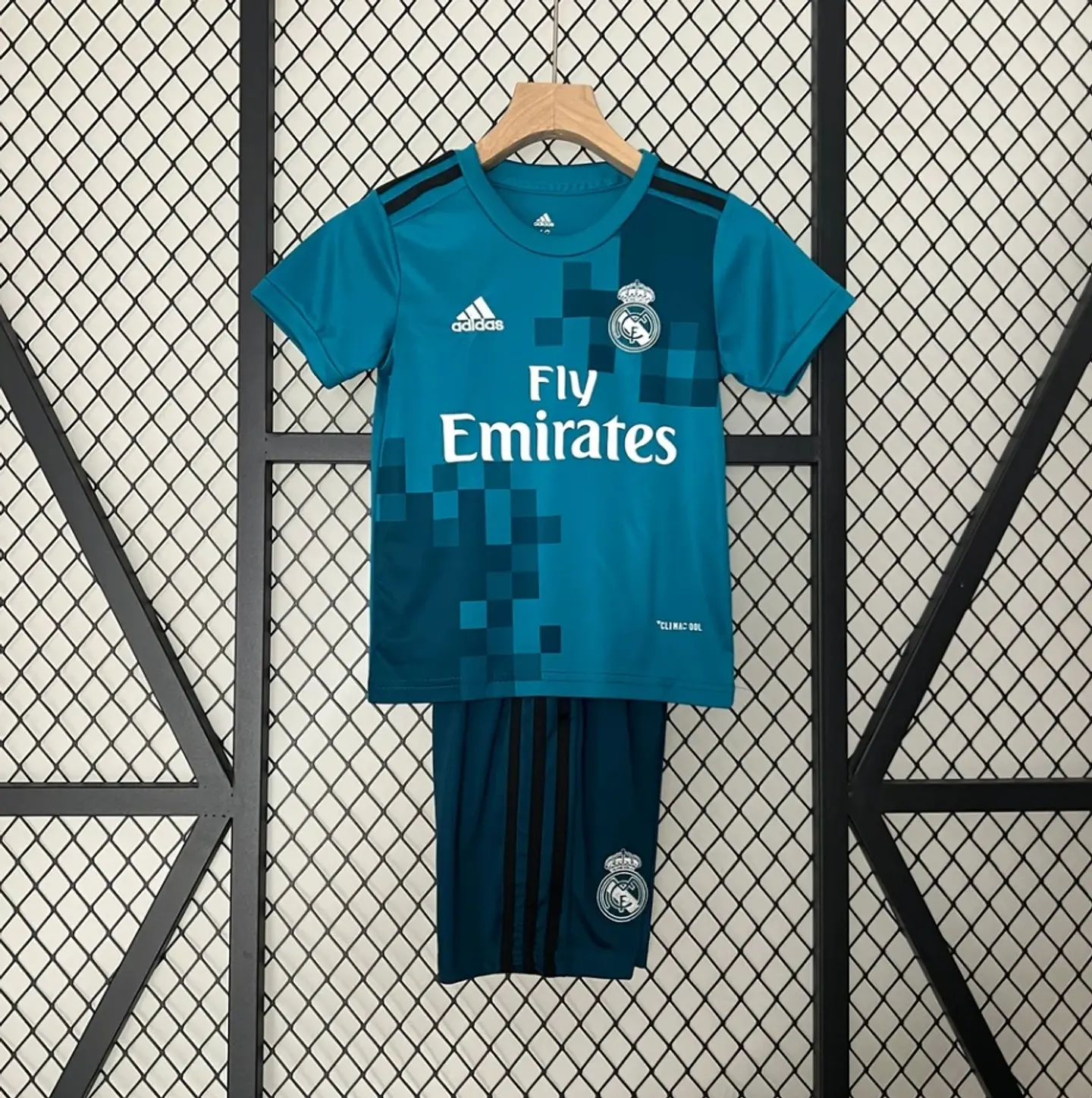 Kit Real Madrid III 17/18 1